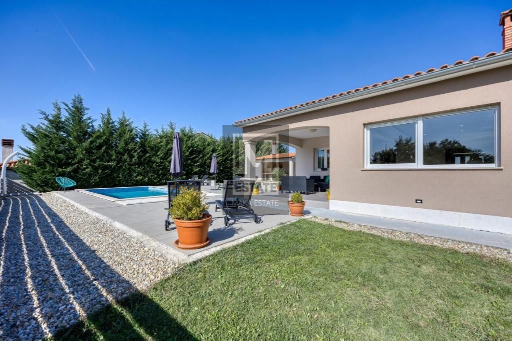 Parenzo, dintorni, ottima casa unifamiliare con piscina in un posto tranquillo!