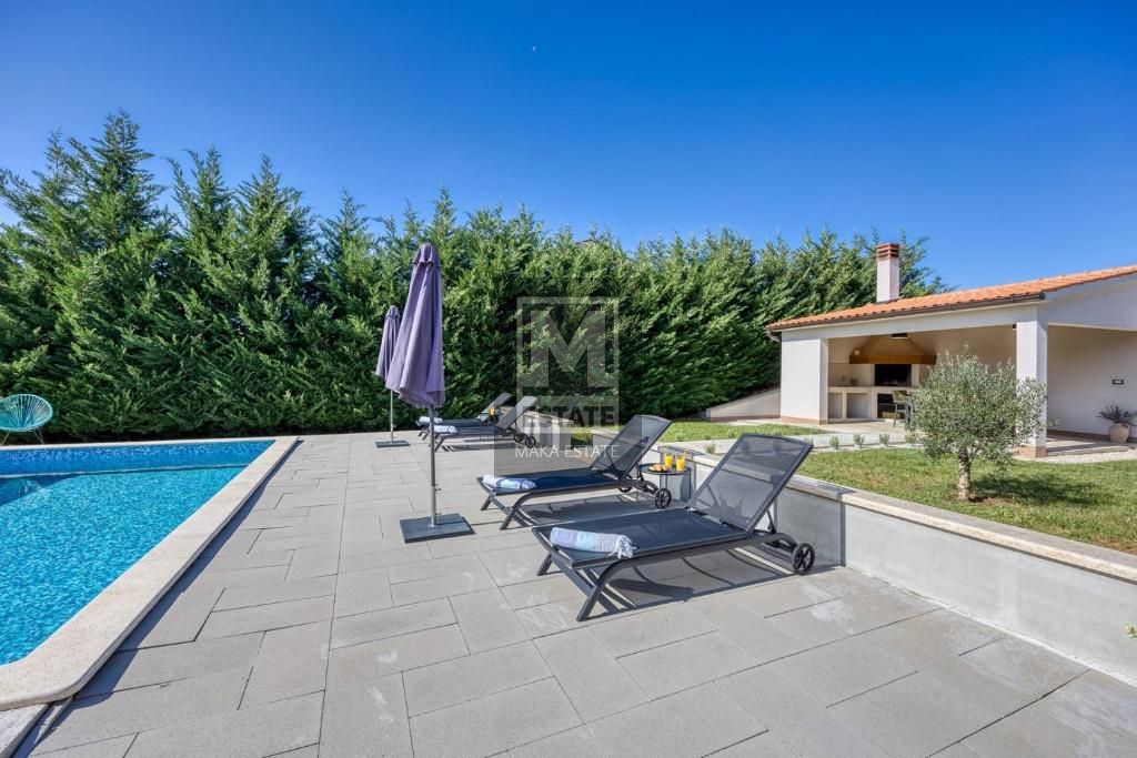 Parenzo, dintorni, ottima casa unifamiliare con piscina in un posto tranquillo!
