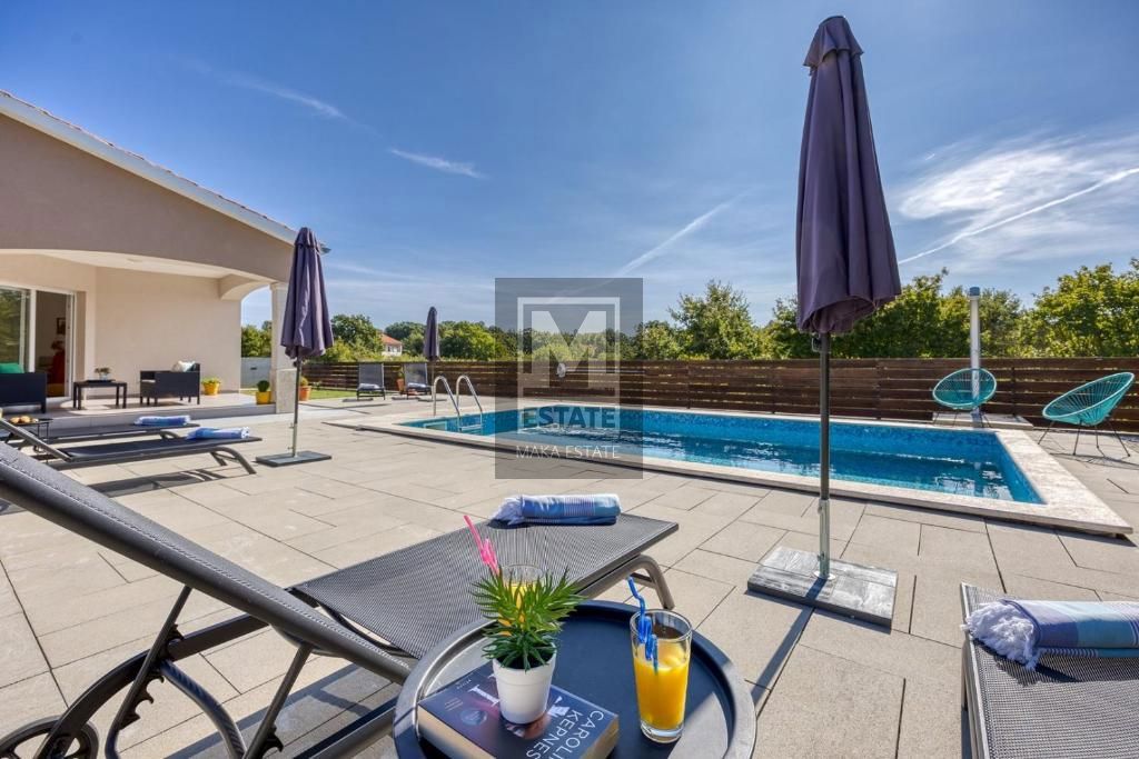 Parenzo, dintorni, ottima casa unifamiliare con piscina in un posto tranquillo!