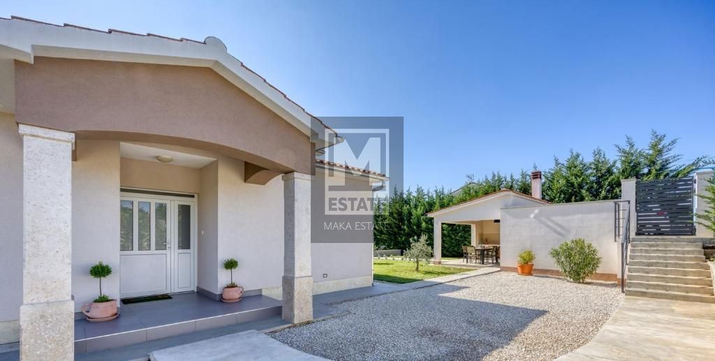 Parenzo, dintorni, ottima casa unifamiliare con piscina in un posto tranquillo!