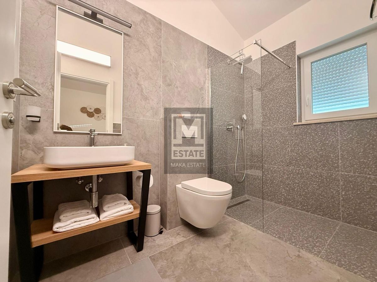 Castellier, dintorni, casa con piscina in un villaggio tranquillo