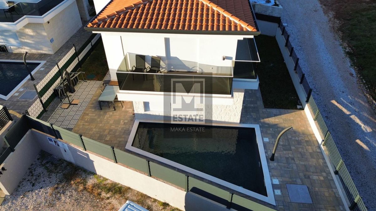 Castellier, dintorni, casa con piscina in un villaggio tranquillo