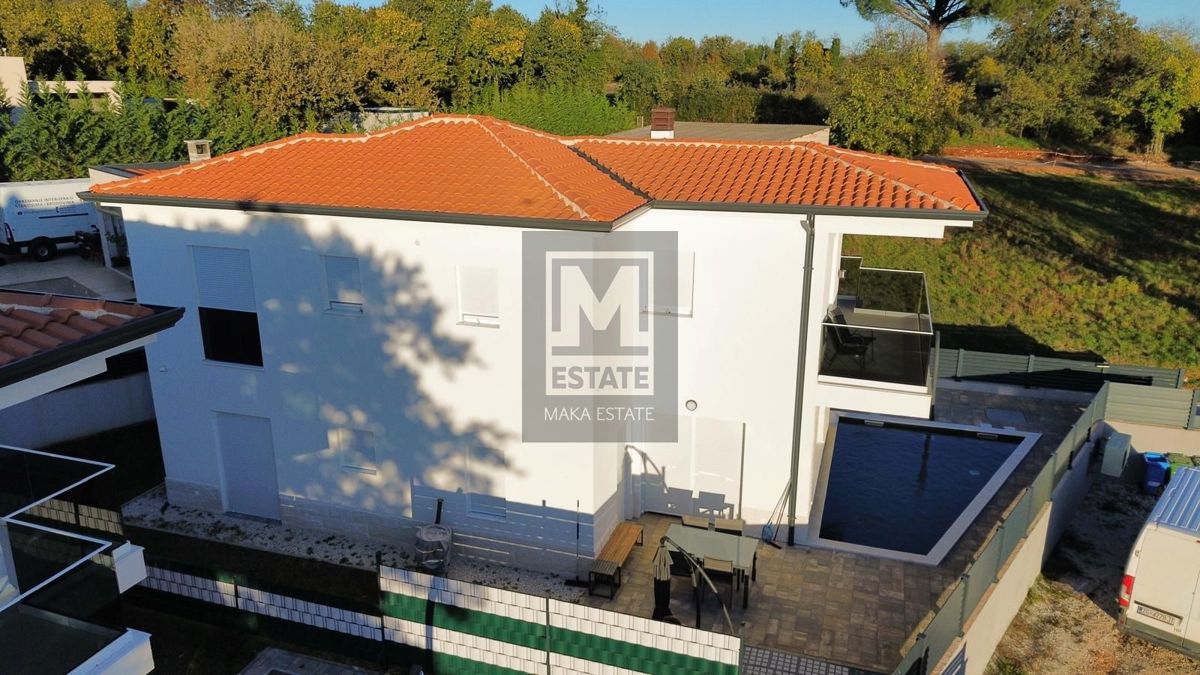 Castellier, dintorni, casa con piscina in un villaggio tranquillo