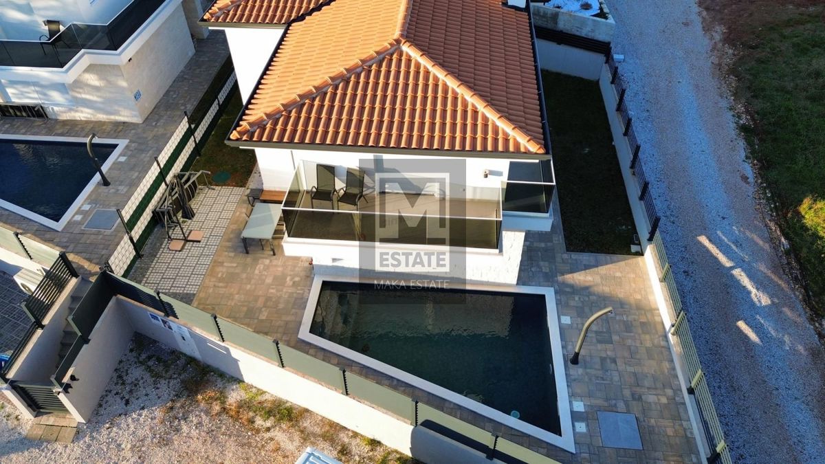 Castellier, dintorni, casa con piscina in un villaggio tranquillo