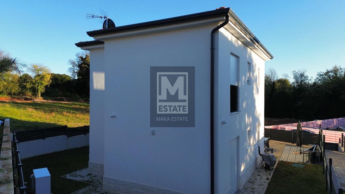 Castellier, dintorni, casa con piscina in un villaggio tranquillo