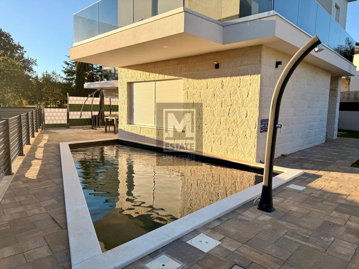 Castellier, dintorni, casa con piscina in un villaggio tranquillo