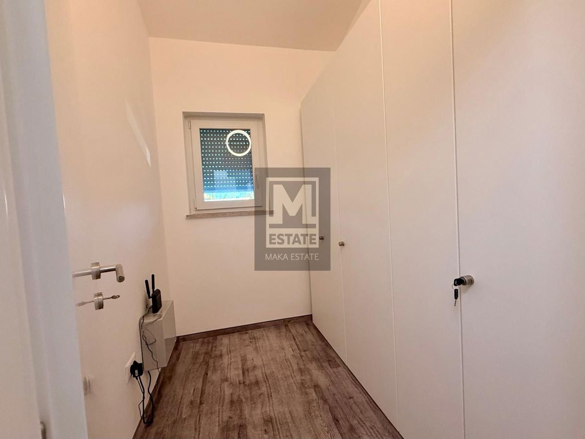 Castellier, dintorni, casa con piscina in un villaggio tranquillo