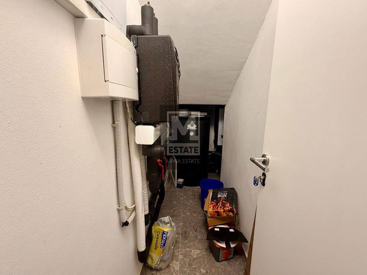 Castellier, dintorni, casa con piscina in un villaggio tranquillo