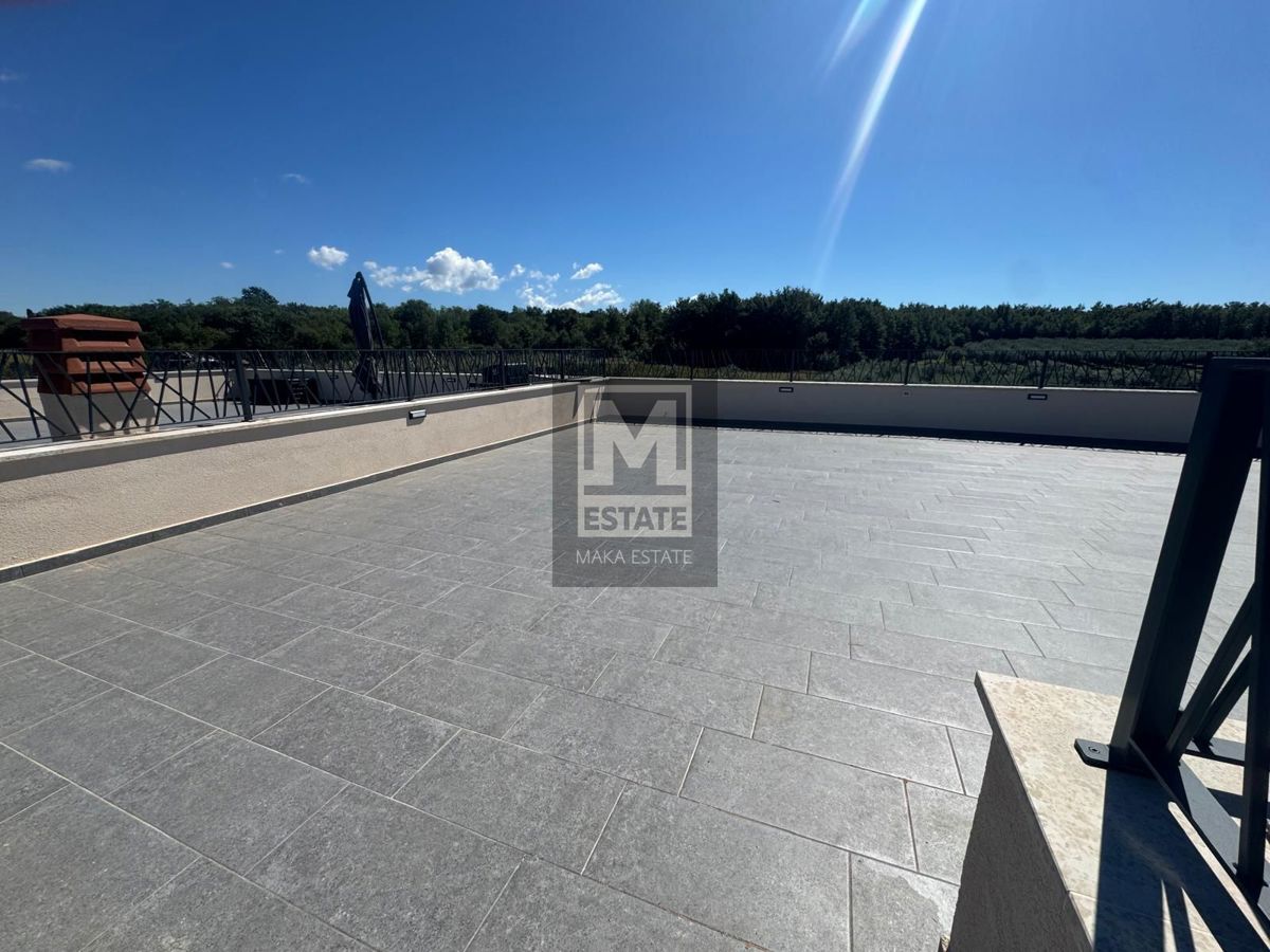 Parenzo, dintorni, attico di lusso in una nuova costruzione