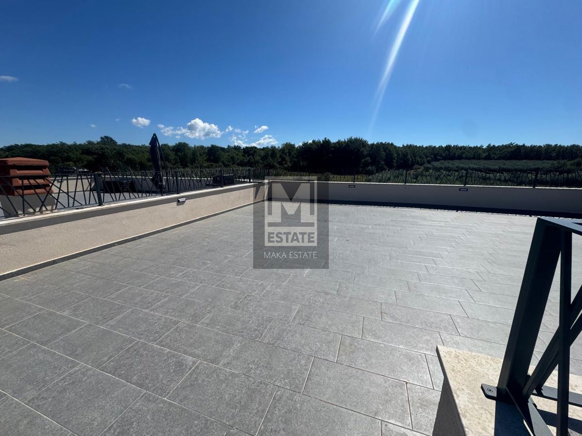 Parenzo, dintorni, attico di lusso in una nuova costruzione