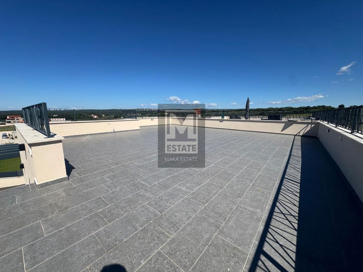 Parenzo, dintorni, attico di lusso in una nuova costruzione