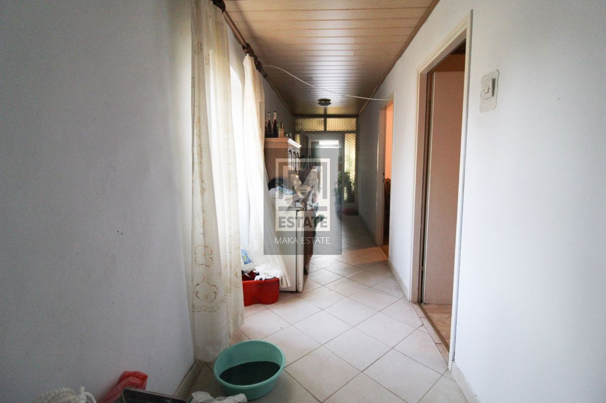Parenzo, dintorni, Casa con giardino per adattamento