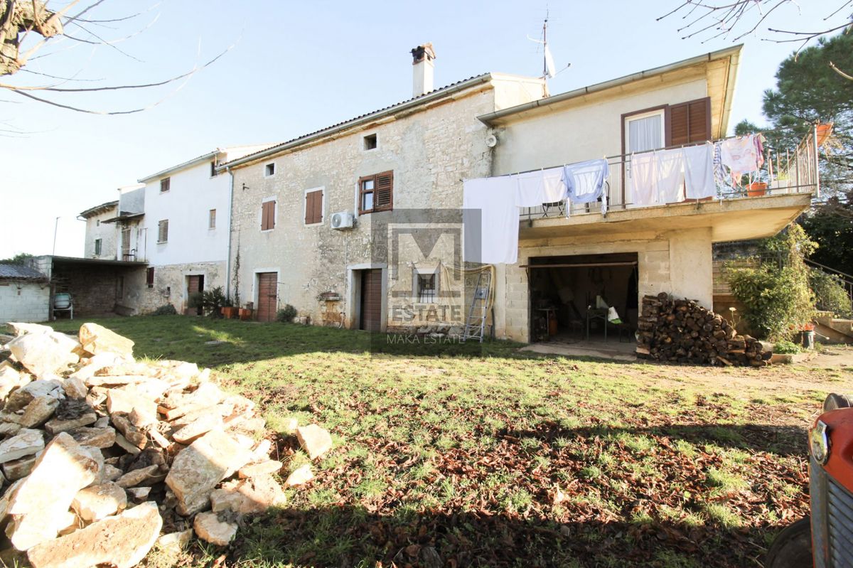Parenzo, dintorni, Casa con giardino per adattamento