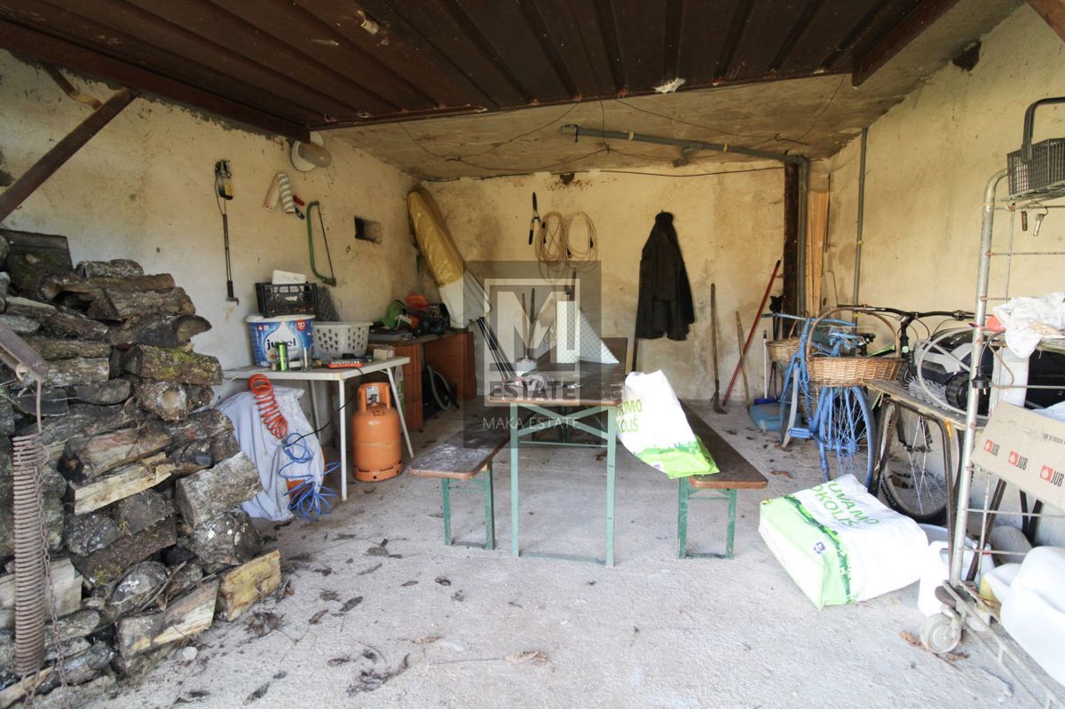 Parenzo, dintorni, Casa con giardino per adattamento