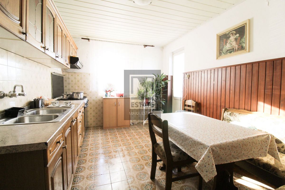 Parenzo, dintorni, Casa con giardino per adattamento