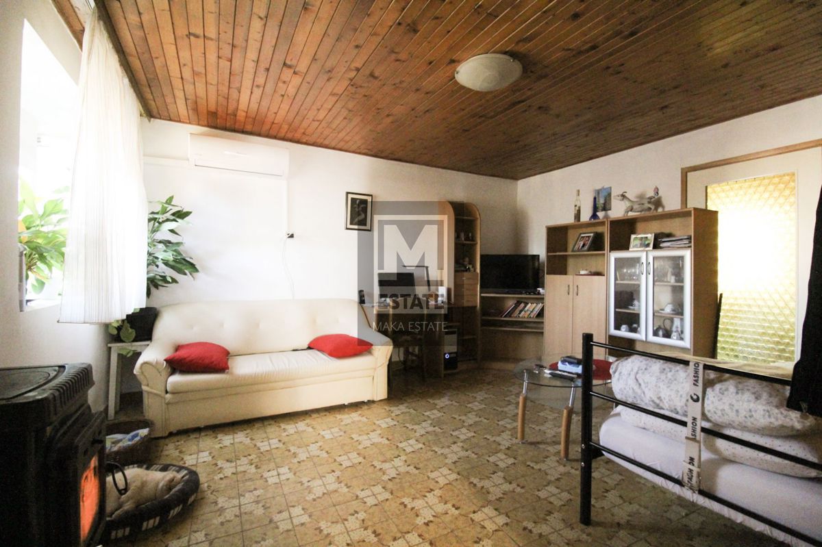 Parenzo, dintorni, Casa con giardino per adattamento