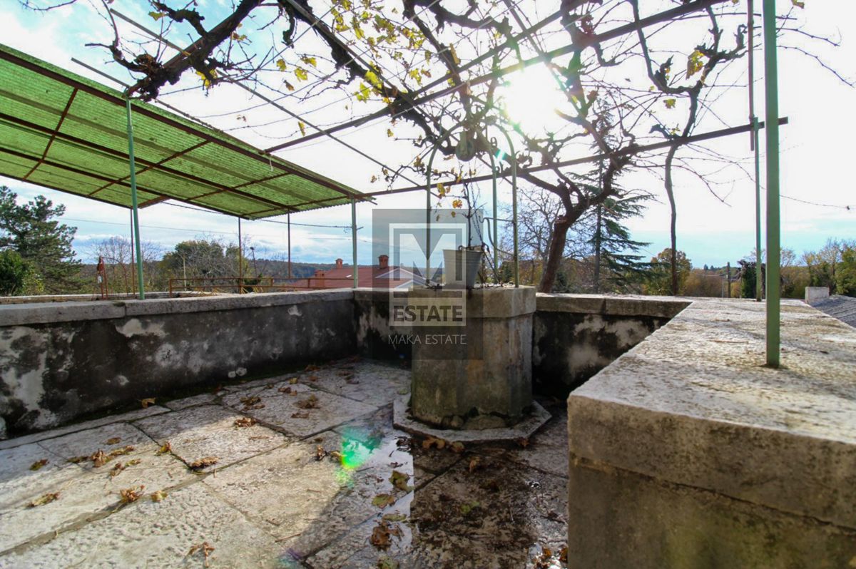 Poreč, dintorni, una casa abitabile con un giardino!