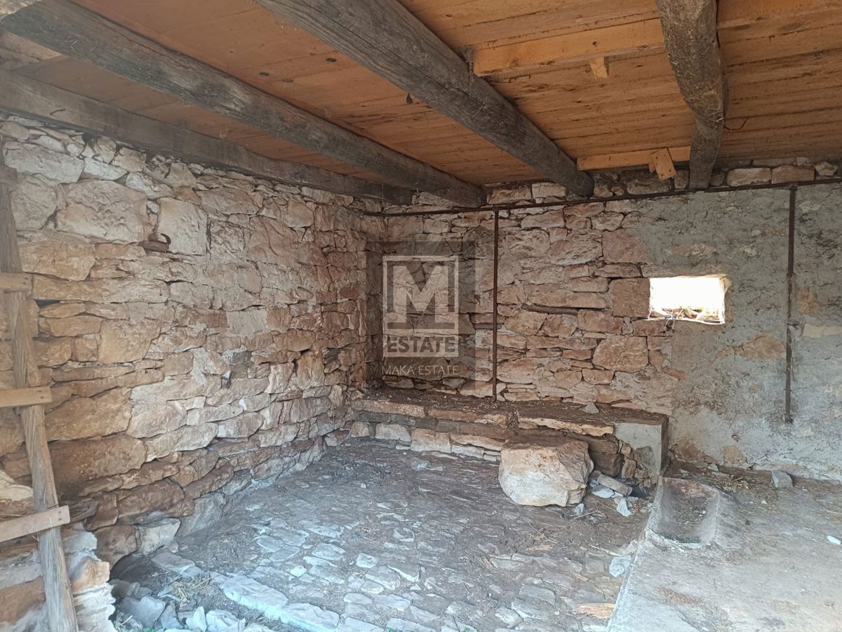 Montona, dintorni, Centro storico da ristrutturare con terreno edificabile