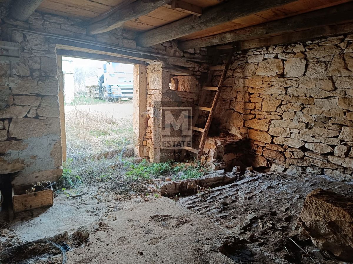 Montona, dintorni, Centro storico da ristrutturare con terreno edificabile