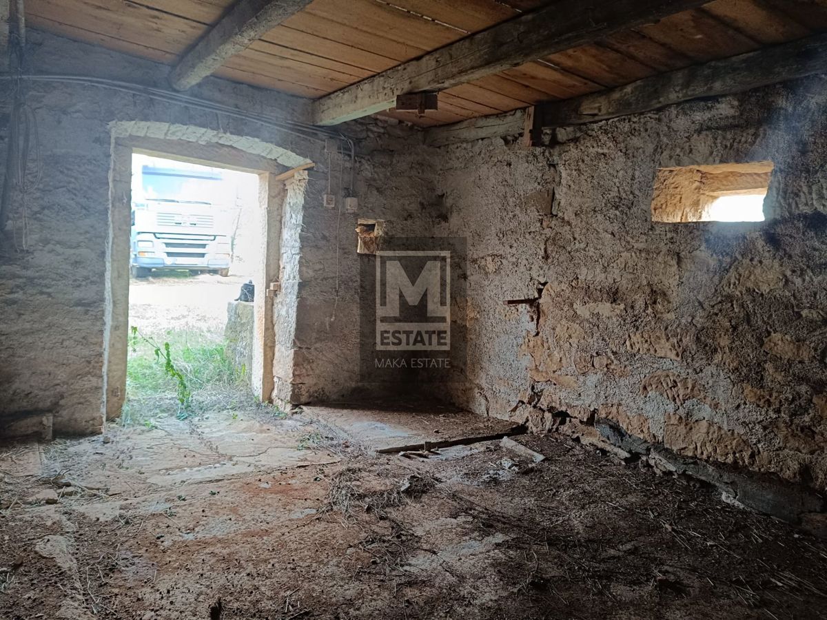Montona, dintorni, Centro storico da ristrutturare con terreno edificabile