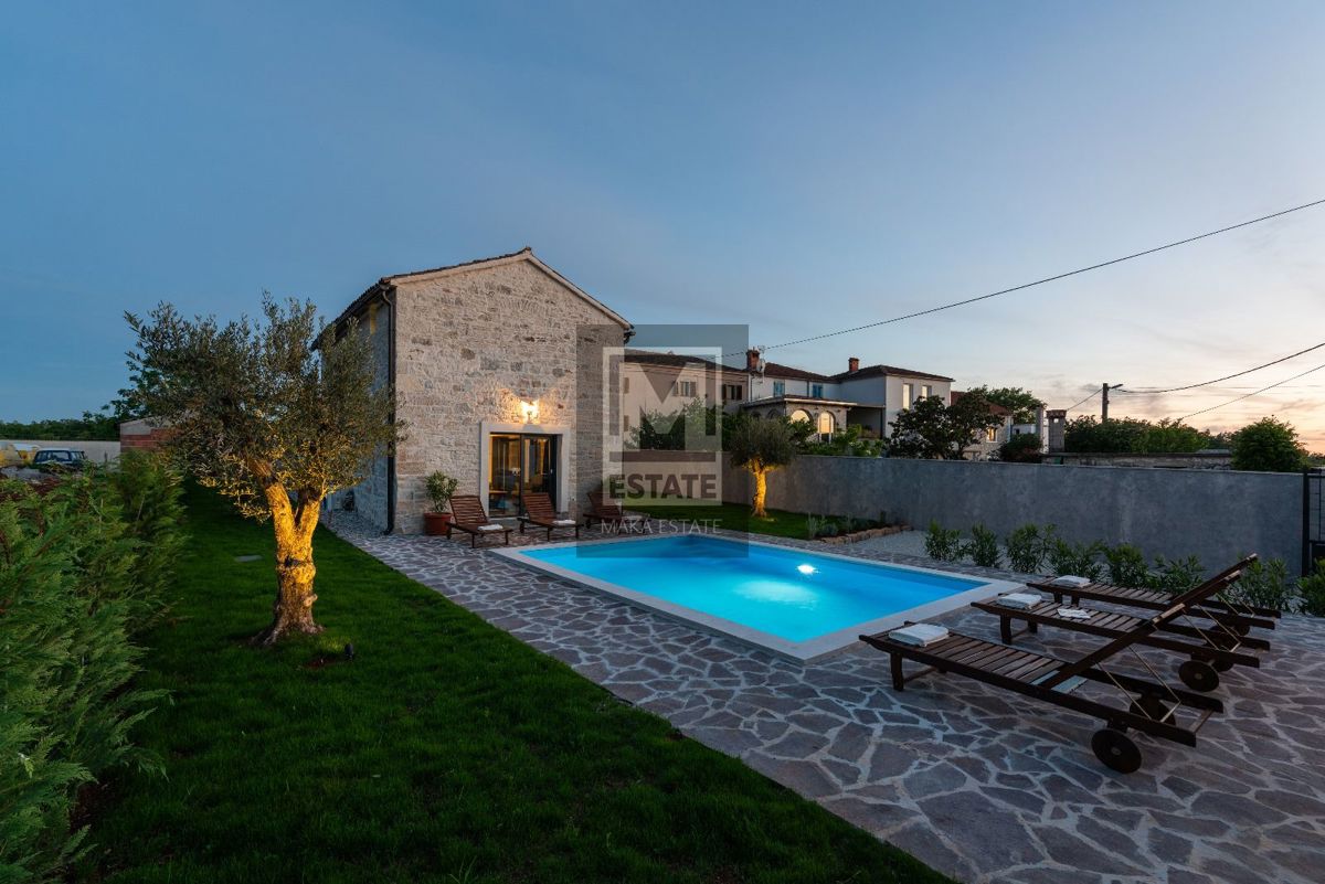 Parenzo, dintorni, Casa in pietra ristrutturata con piscina