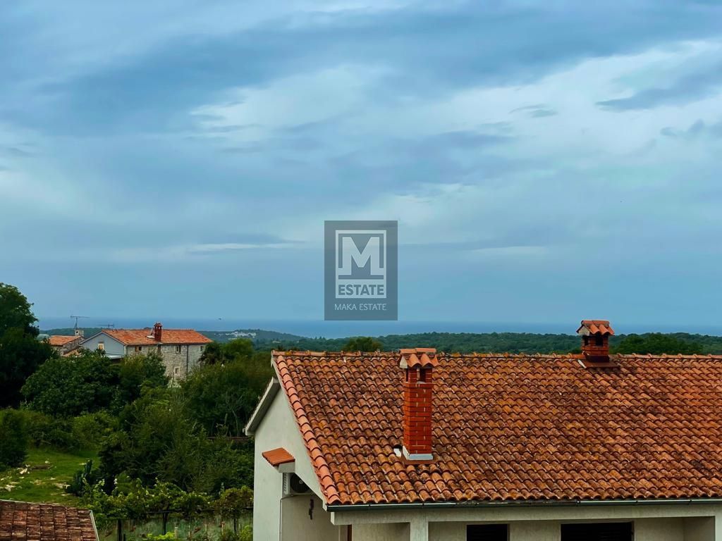 Parenzo, dintorni, appartamento al secondo piano con vista sul mare.