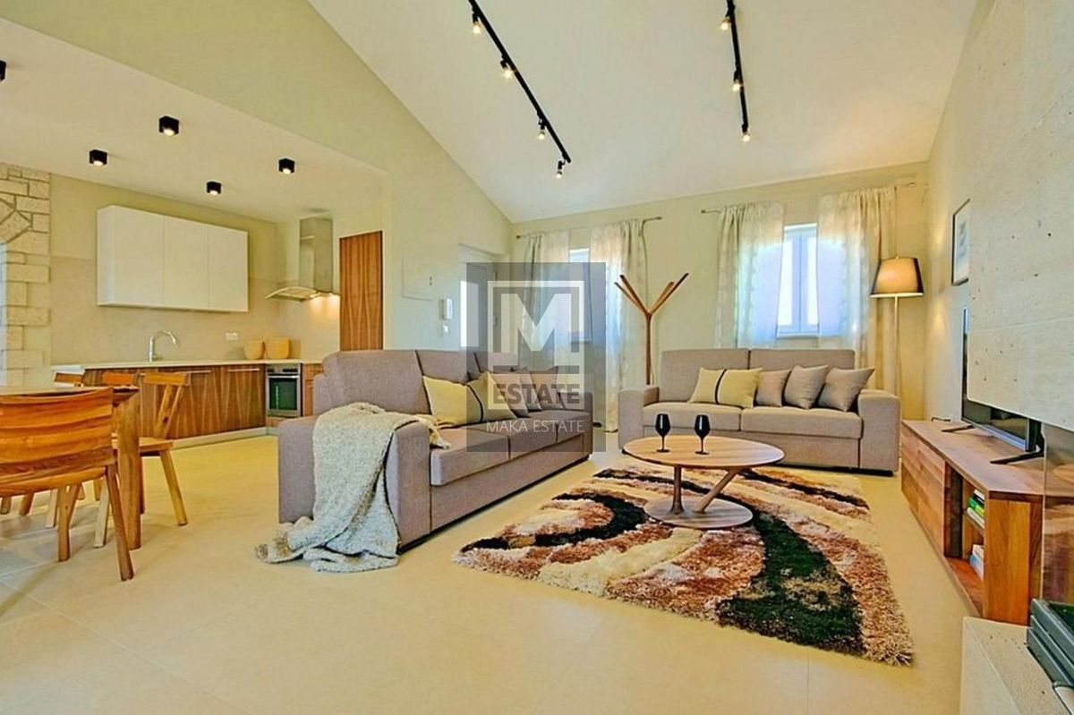 Parenzo, dintorni - Casa con 4 camere da letto e un bellissimo giardino con piscina