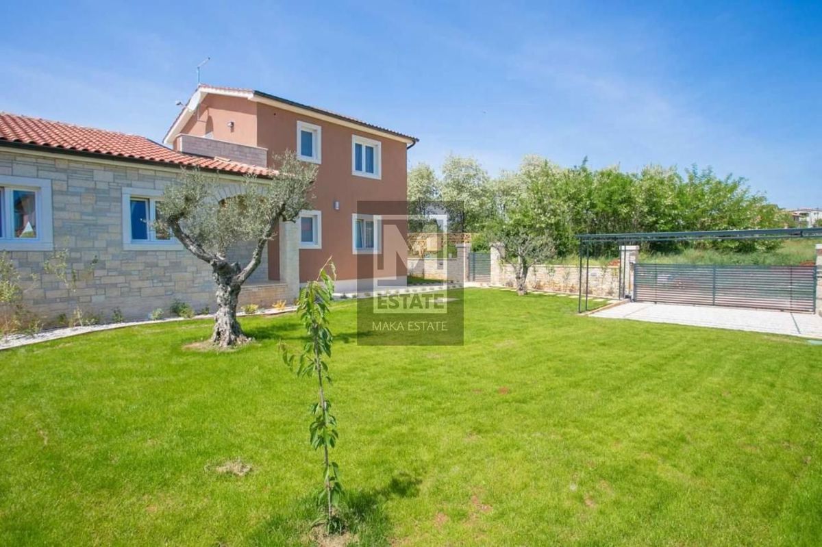 Parenzo, dintorni - Casa con 4 camere da letto e un bellissimo giardino con piscina