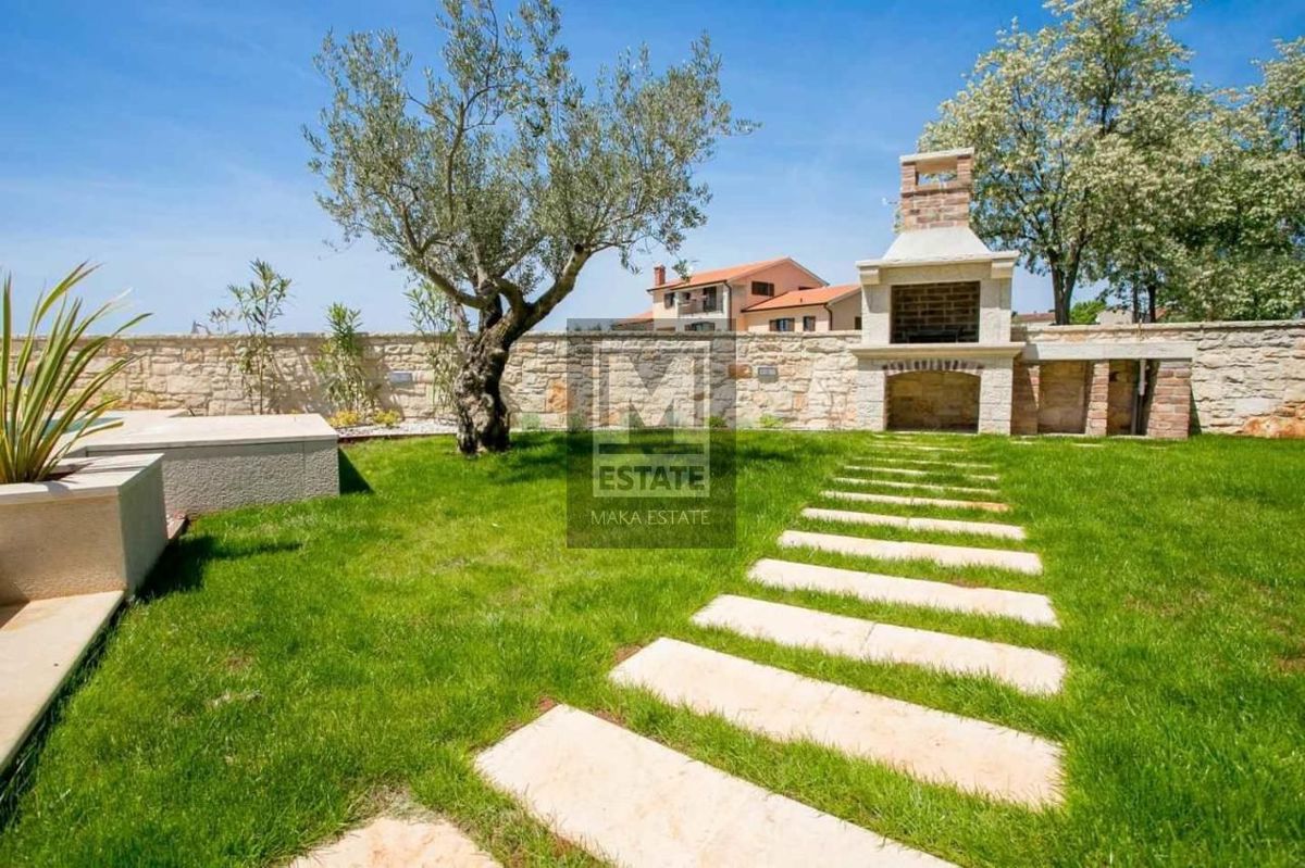 Parenzo, dintorni - Casa con 4 camere da letto e un bellissimo giardino con piscina
