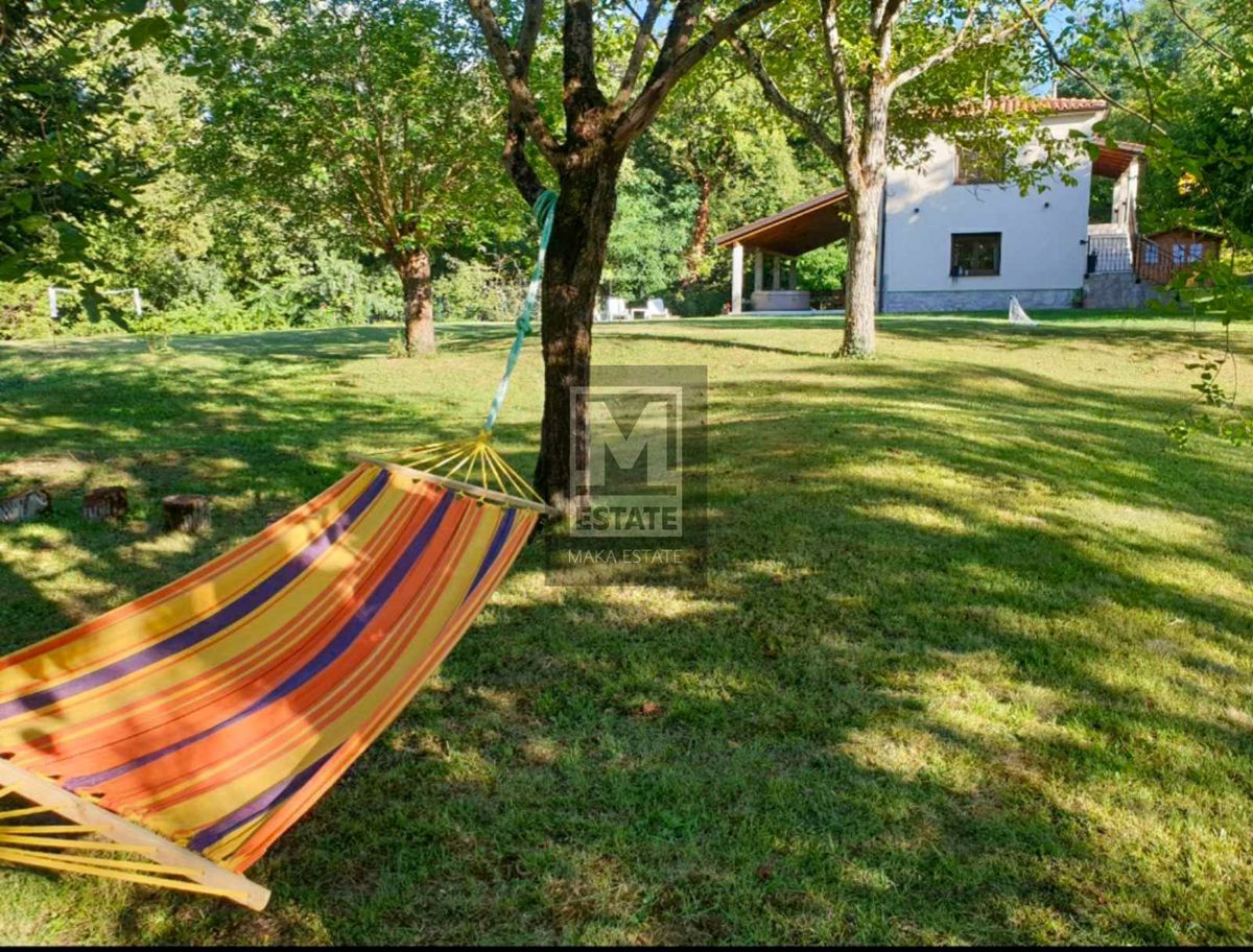 Istria, Pisino, casa vacanze con ampio giardino!