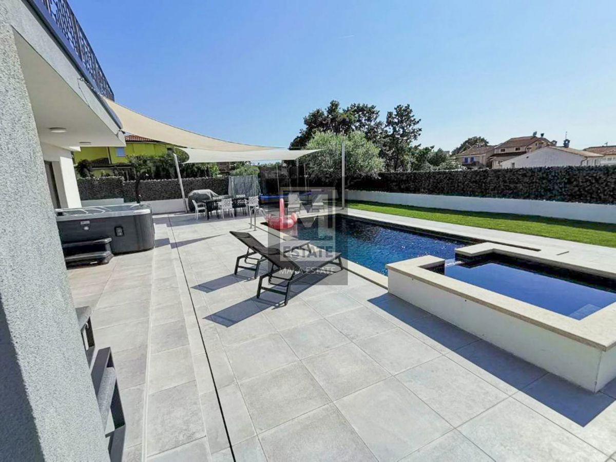 Parenzo, eccellente villa con piscina vicino alla città!