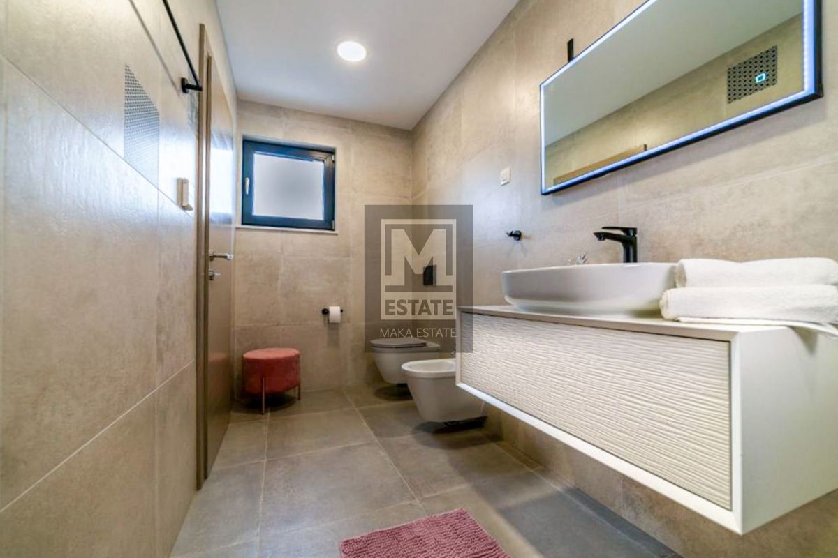 Parenzo, eccellente villa con piscina vicino alla città!
