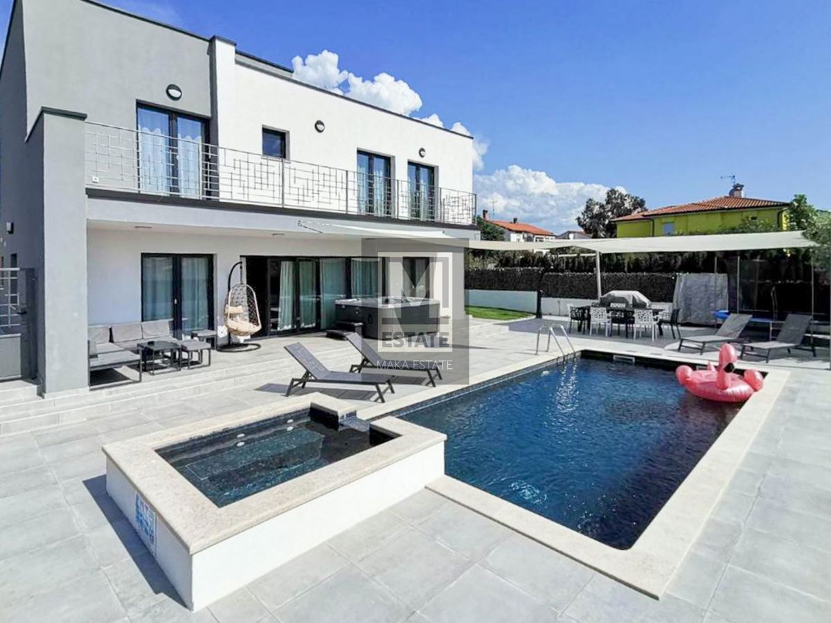 Parenzo, eccellente villa con piscina vicino alla città!