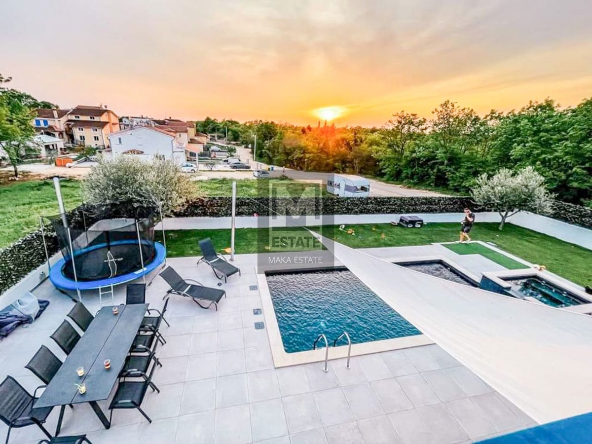Parenzo, eccellente villa con piscina vicino alla città!