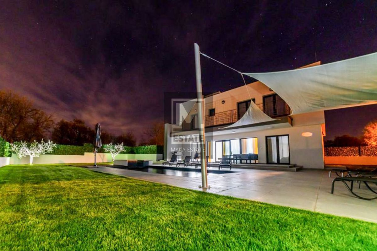 Parenzo, eccellente villa con piscina vicino alla città!
