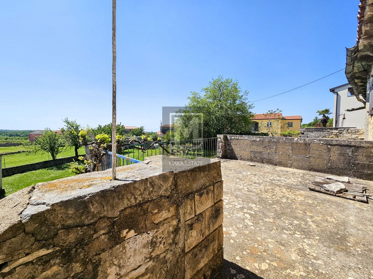 Parenzo, dintorni, ottima casa in pietra con ampio giardino!