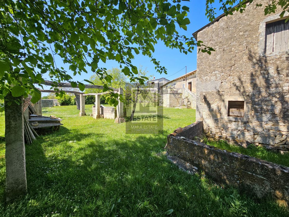 Parenzo, dintorni, ottima casa in pietra con ampio giardino!
