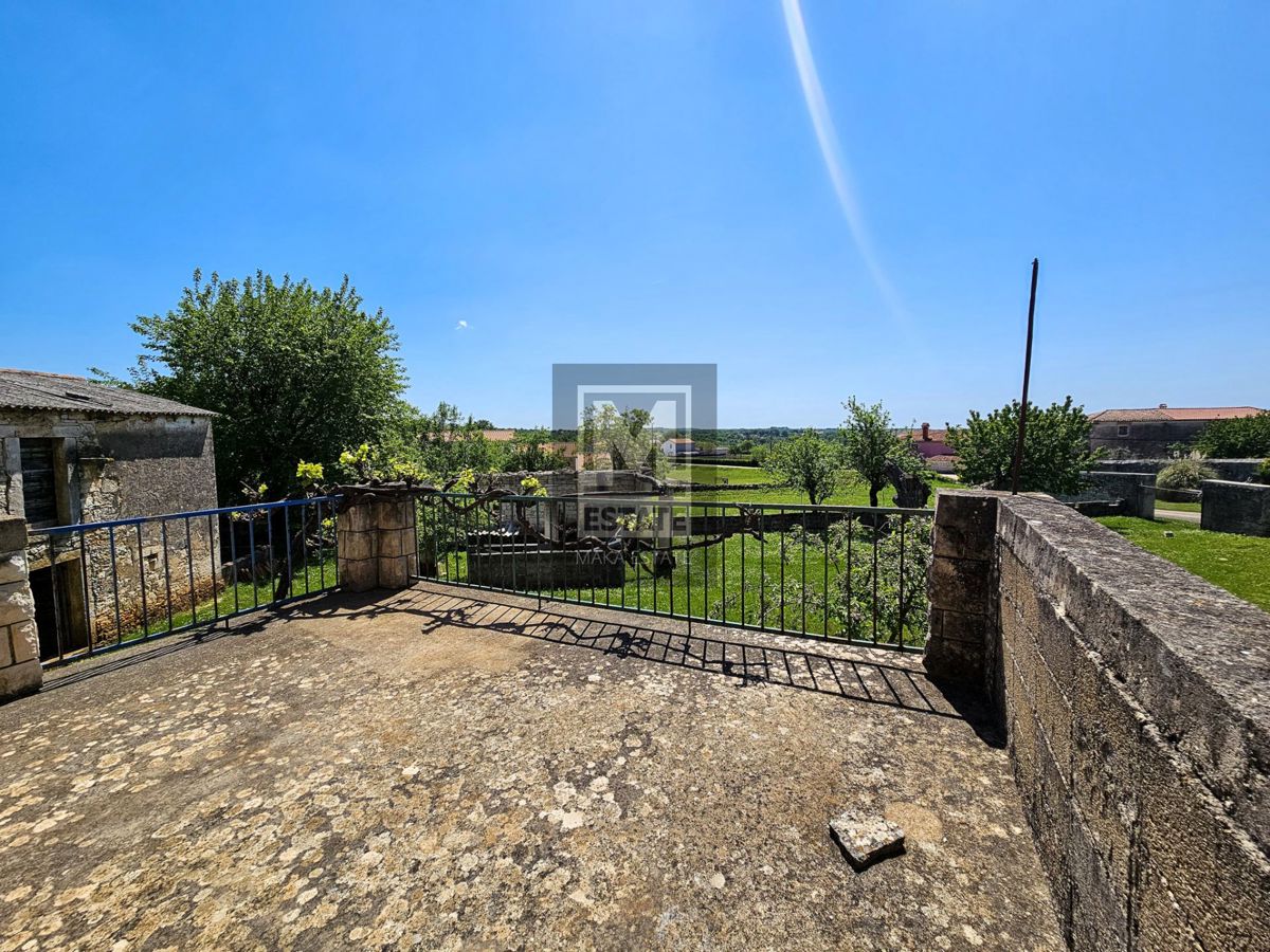 Parenzo, dintorni, ottima casa in pietra con ampio giardino!