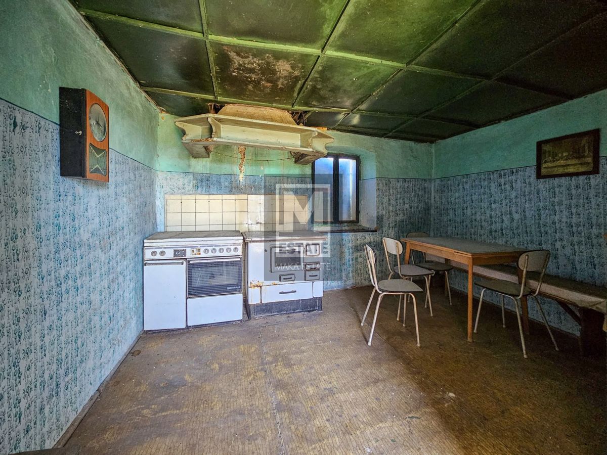 Parenzo, dintorni, ottima casa in pietra con ampio giardino!