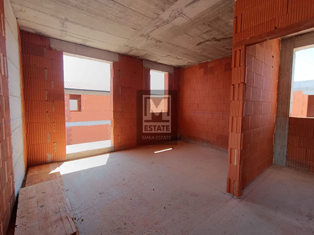 Parenzo, dintorni, casa moderna in fondo alla fila in una posizione tranquilla