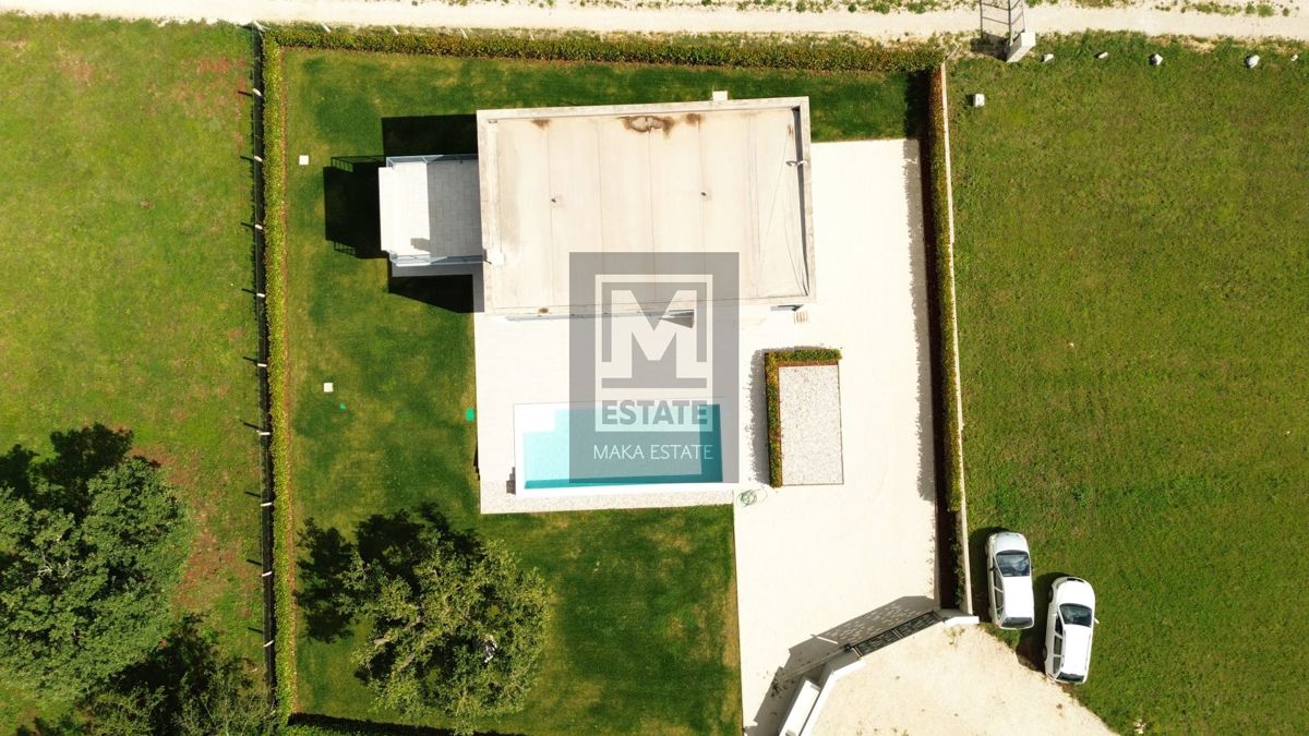 Parenzo, dintorni, Casa moderna con piscina in una posizione tranquilla