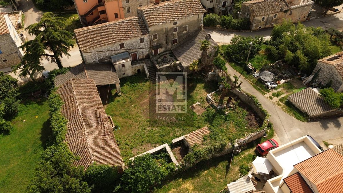Parenzo, dintorni, Grande complesso da ristrutturar