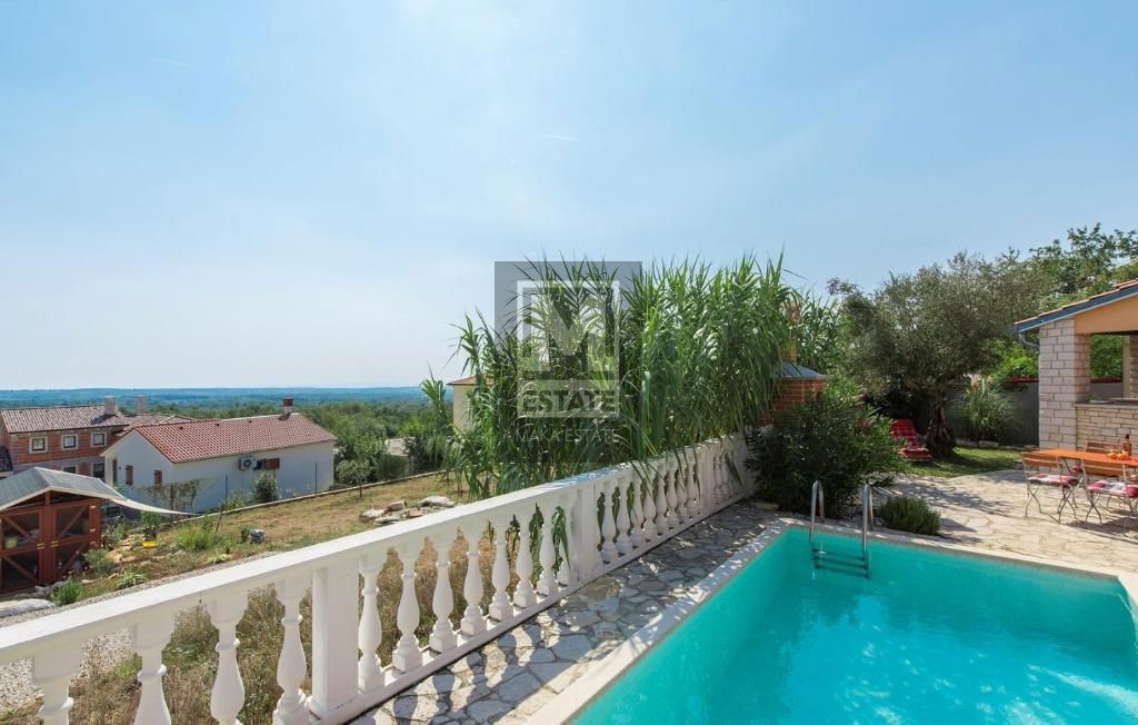 Parenzo, dintorni, Casa con piscina e bellissima vista sul mare