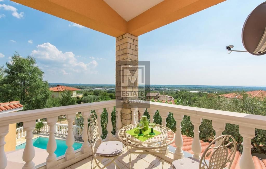 Parenzo, dintorni, Casa con piscina e bellissima vista sul mare