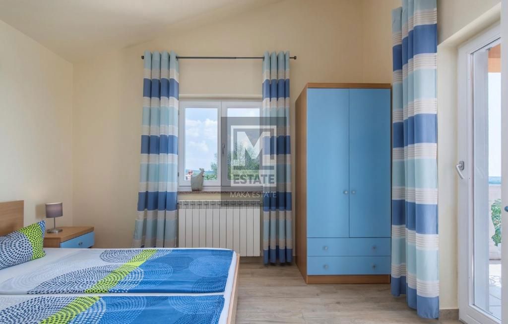 Parenzo, dintorni, Casa con piscina e bellissima vista sul mare