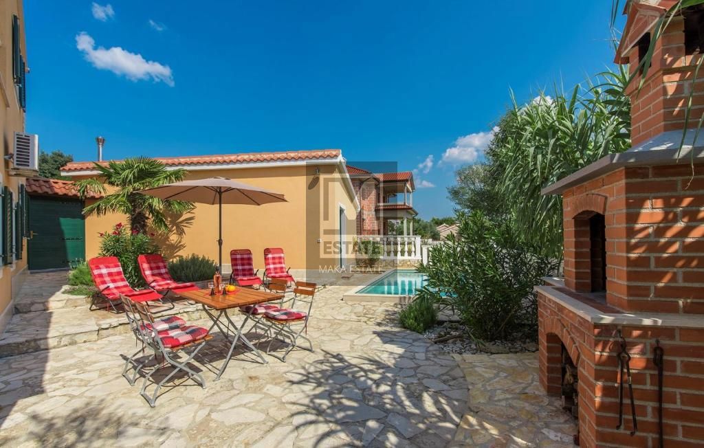 Parenzo, dintorni, Casa con piscina e bellissima vista sul mare