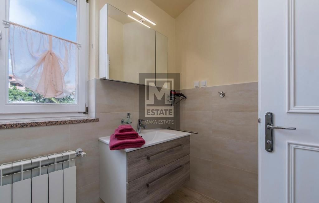 Parenzo, dintorni, Casa con piscina e bellissima vista sul mare