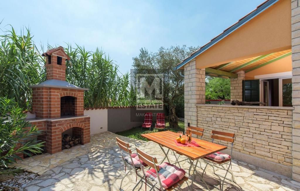 Parenzo, dintorni, Casa con piscina e bellissima vista sul mare