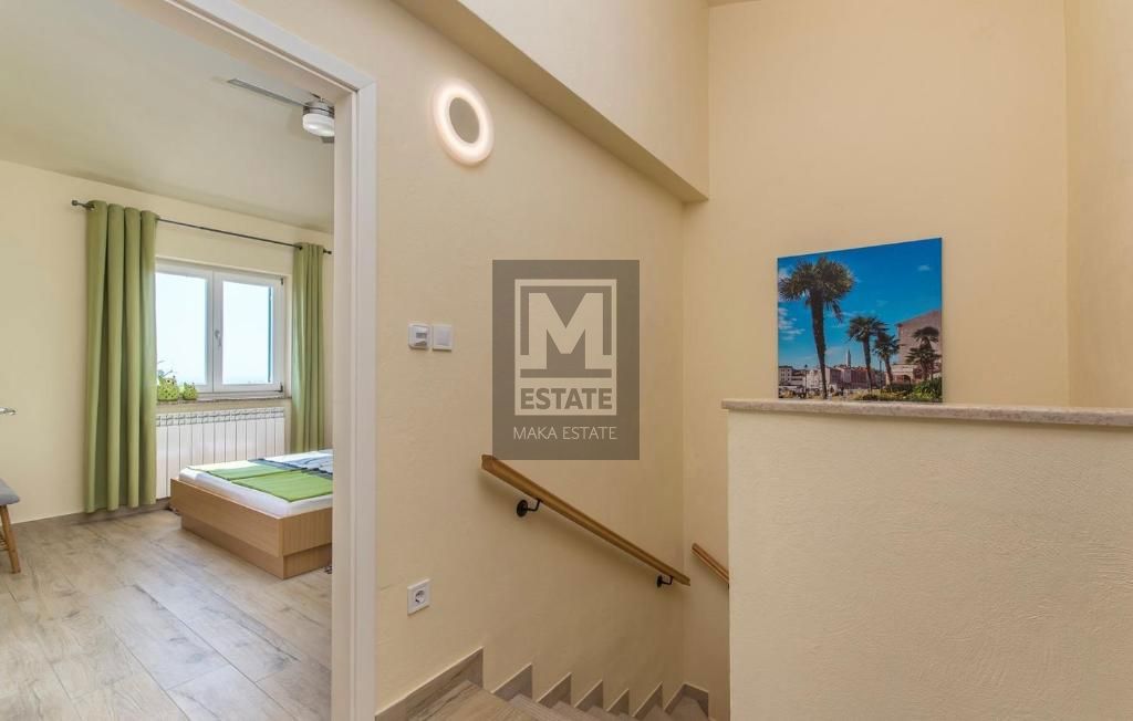 Parenzo, dintorni, Casa con piscina e bellissima vista sul mare