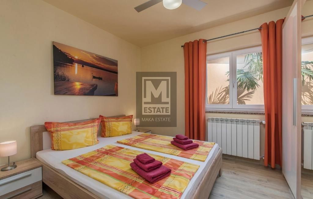 Parenzo, dintorni, Casa con piscina e bellissima vista sul mare